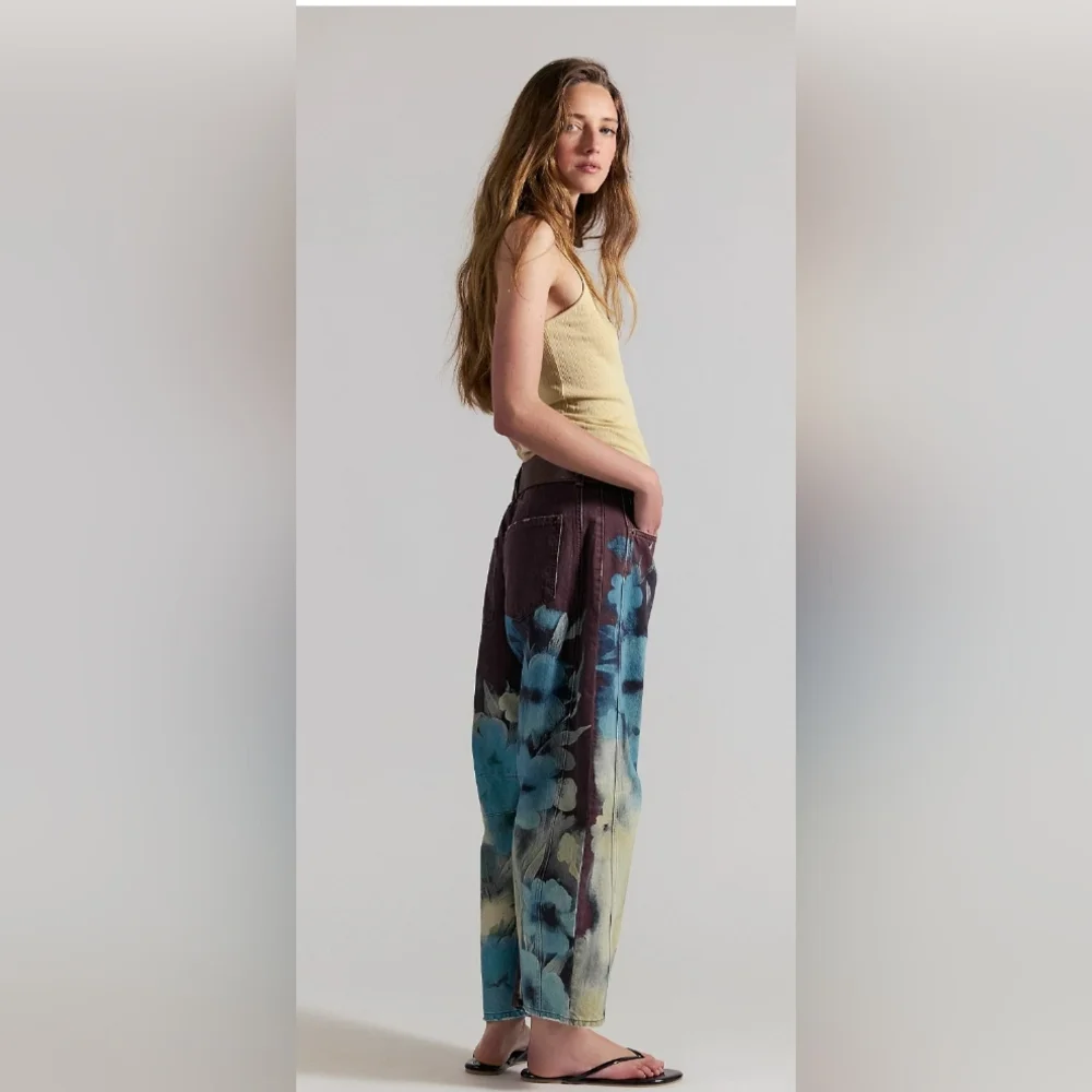 We The Free Good Luck Brown Floral Barrel Jeans *NWT *Size 29 - Picture 2 of 4